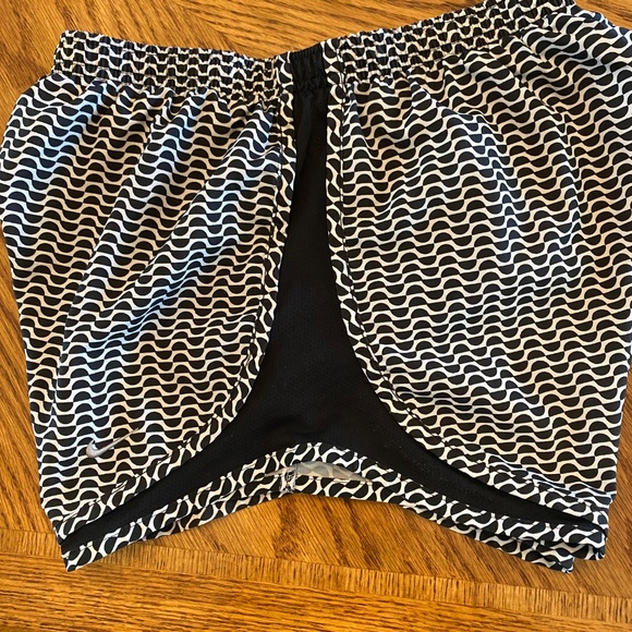 Nike Running Shorts - Picture 4 of 4